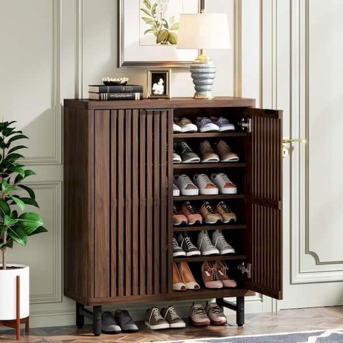 Shoe cabinet with - with, shutter